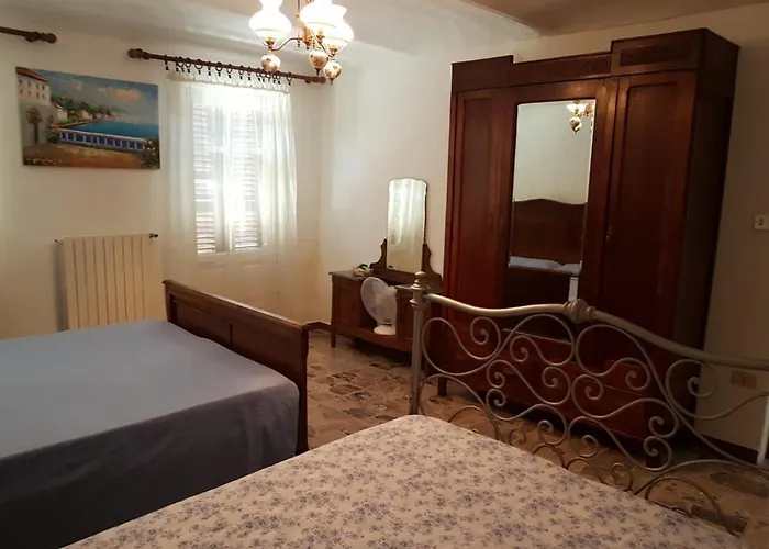 La Cantina Vecchia Couette-café